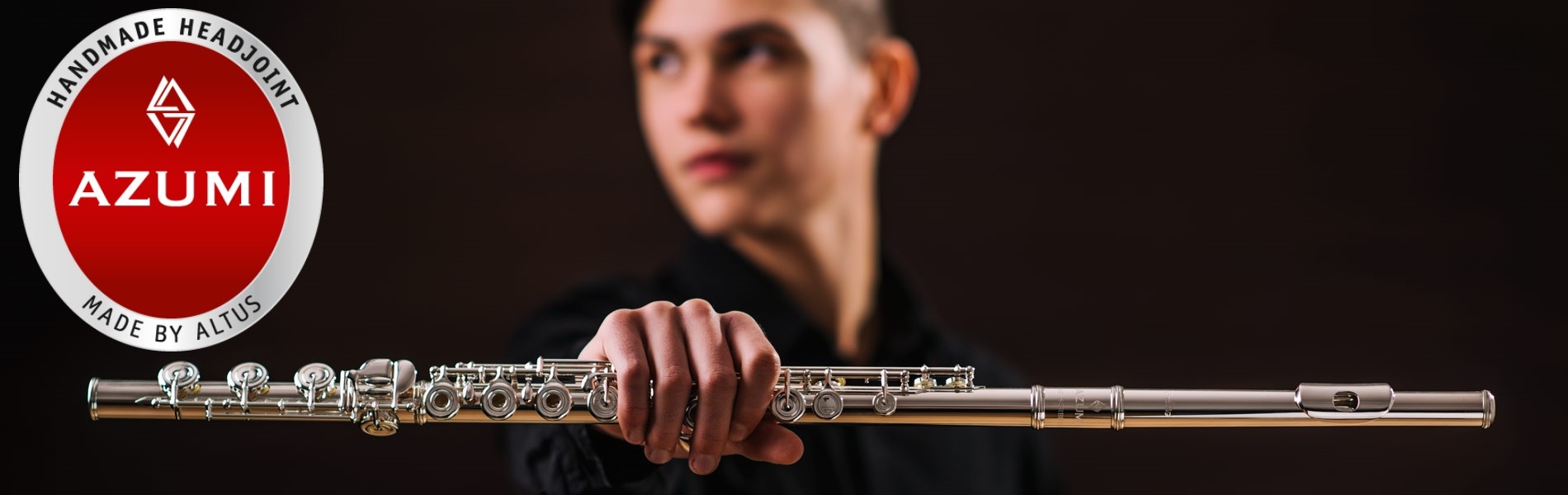 Azumi fluit kopen - floetist-hand-gestreckt Azumi fluit kopen - floetist-hand-gestreckt