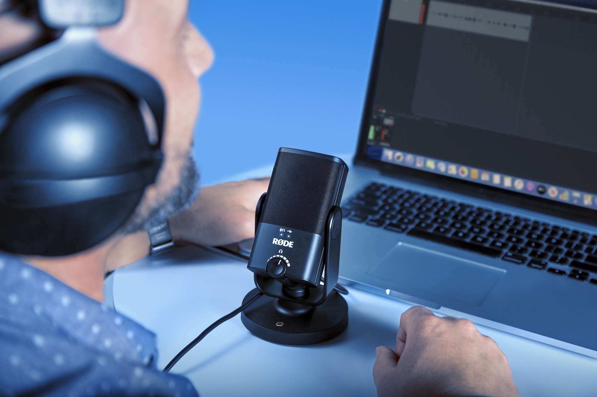 Rode NT-USB Mini Microfoon - røde_nt-usb_mini_insitu_podcaster_rgb(1)